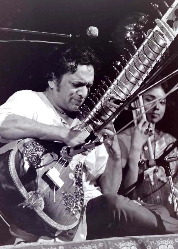 ravi shankar playing the sitar